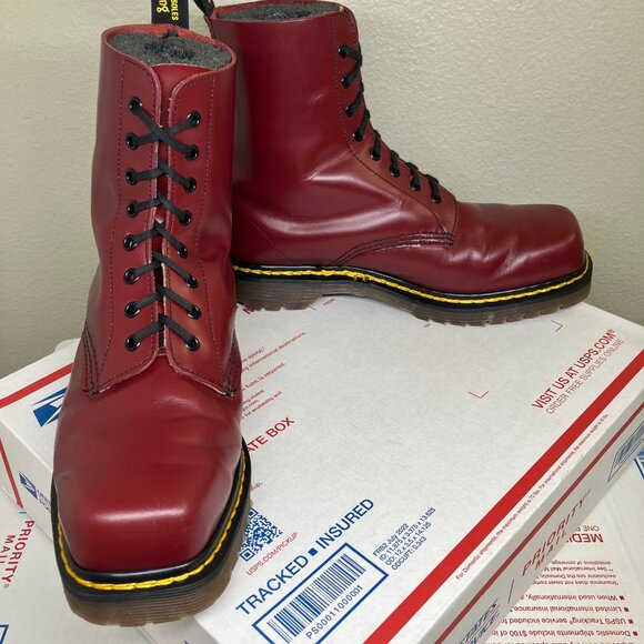 90's Vintage Square Toe Dr. Martens US 9 boots England 1460 cherry red oxblood - Picture 8 of 15